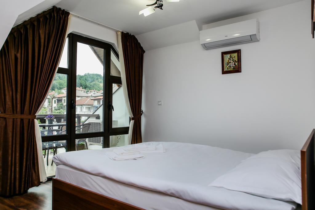 Бялата Къща Hotel Zlatograd Exterior foto